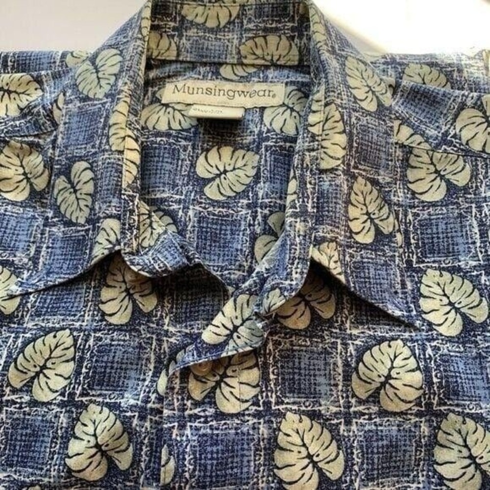 MunsingWear Mens Button Down Hawaiian Shirt Size L